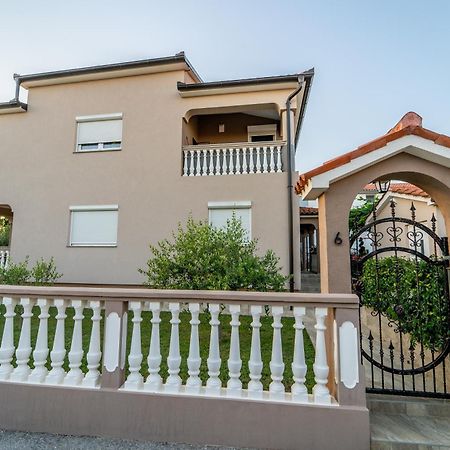 Apartment Suncica Pula Luaran gambar