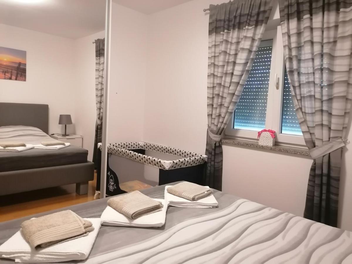 Apartment Suncica Pula Luaran gambar