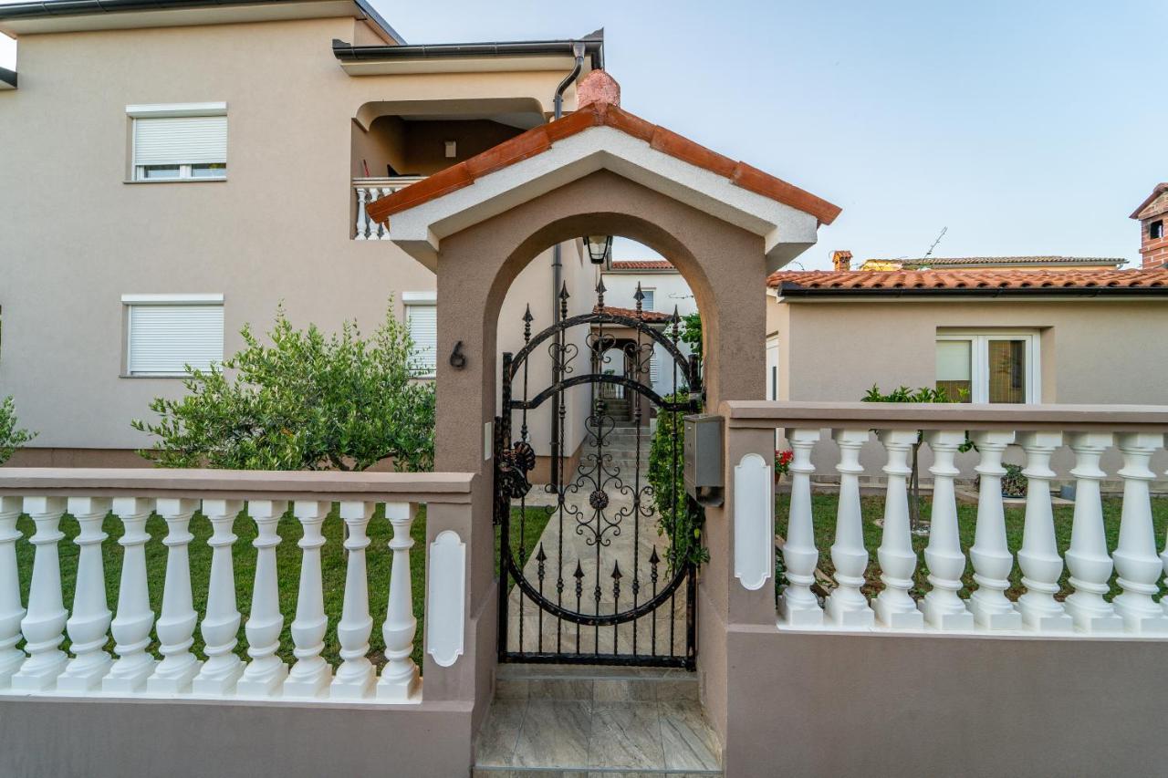 Apartment Suncica Pula Luaran gambar
