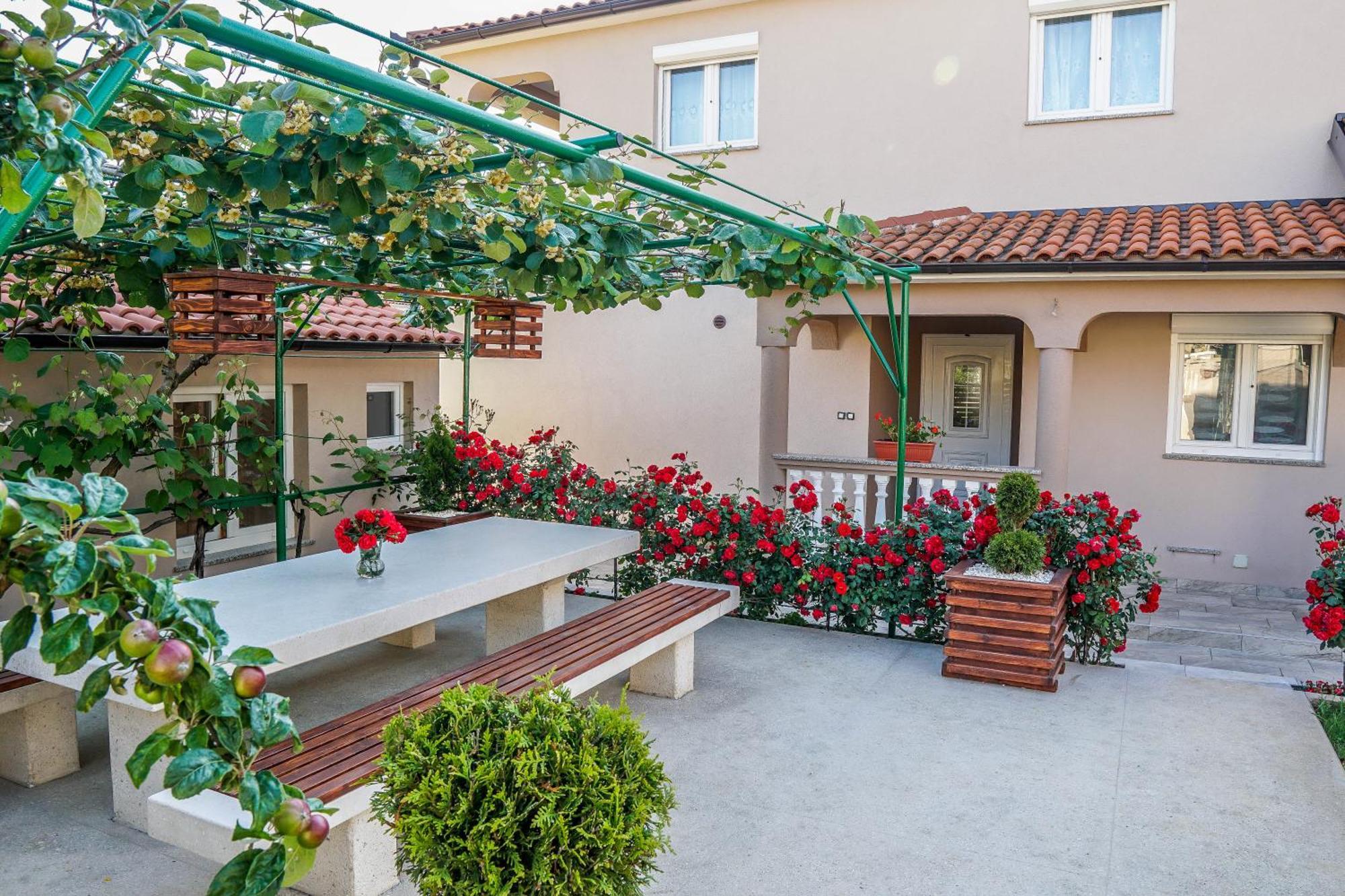 Apartment Suncica Pula Luaran gambar