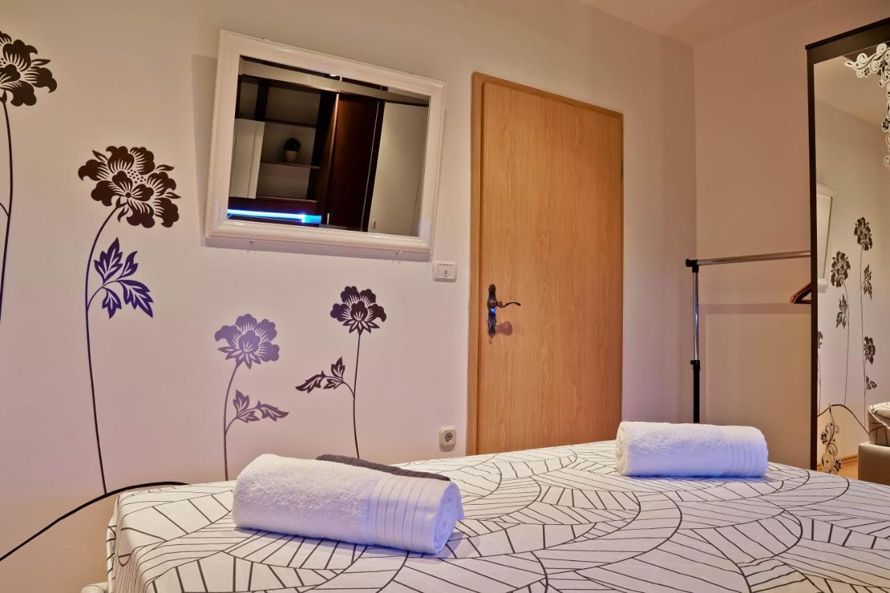Apartment Suncica Pula Luaran gambar