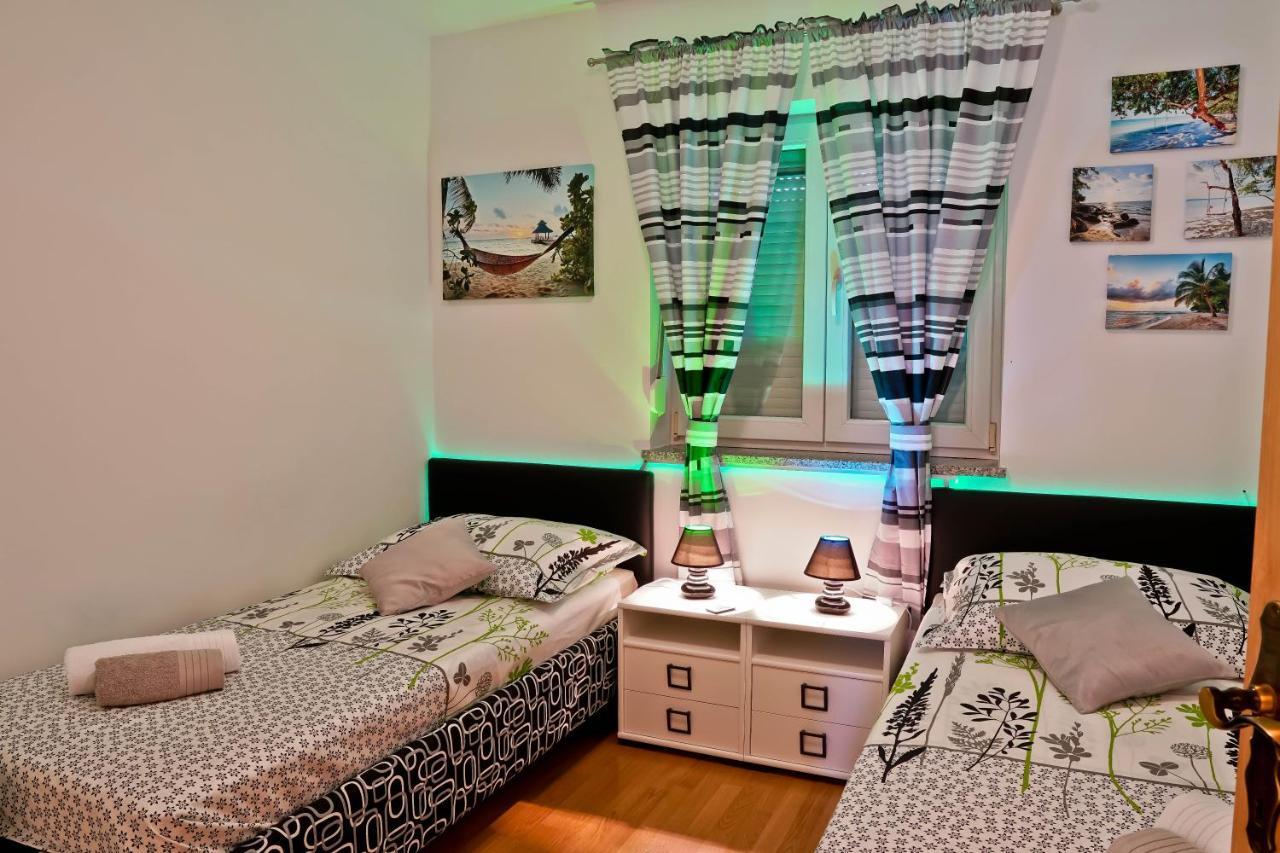 Apartment Suncica Pula Luaran gambar